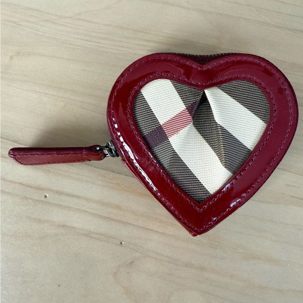 ✨ PRISTINE BURBERRY Heart Coin Purse | Red Patent Leather Nova Check - Picture 3 of 5